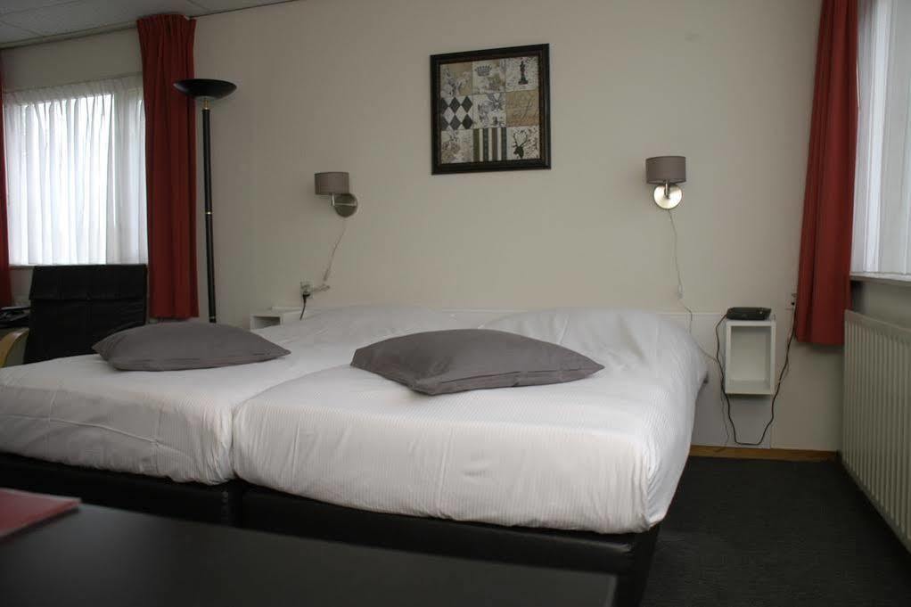 Hotel Triniteit Тернеузен Экстерьер фото